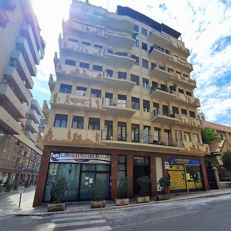 A Un Passo Dal Centro Hotel Палермо Екстериор снимка