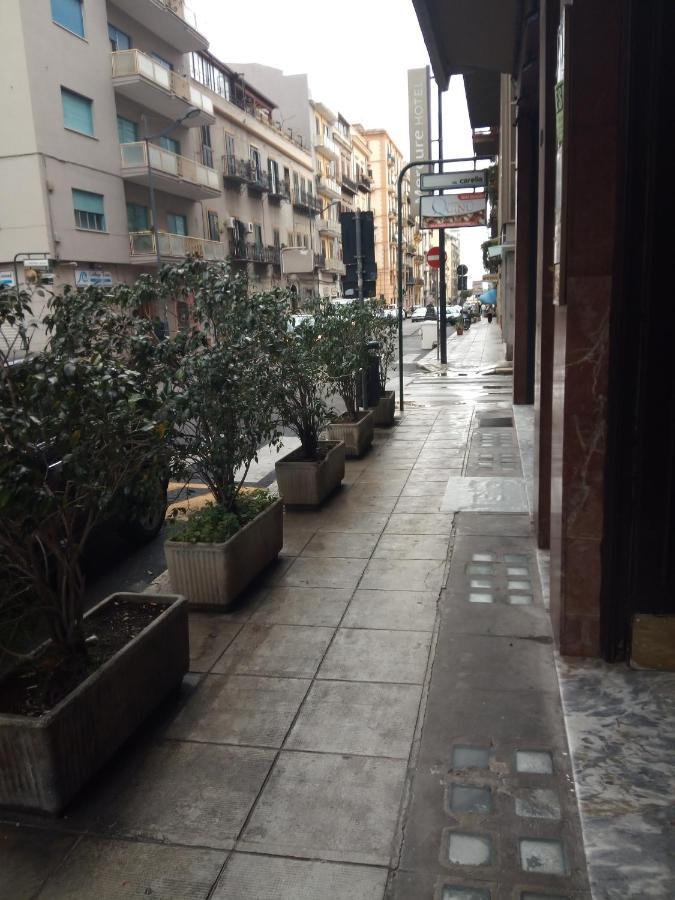 A Un Passo Dal Centro Hotel Палермо Екстериор снимка